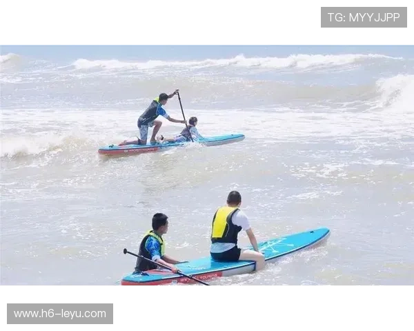 _全景水上运动节：水上飞行、冲浪轮番上演_，水上冲浪介绍